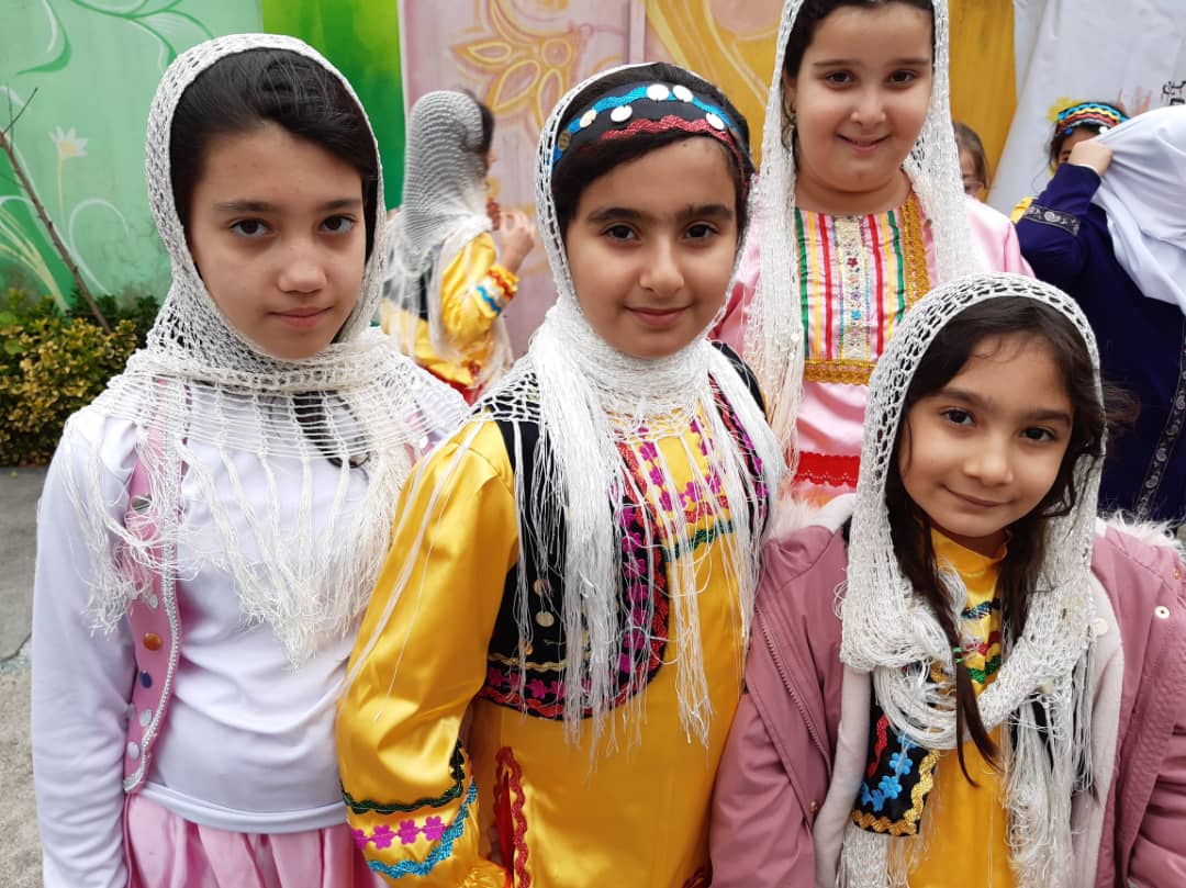 نمایشگاه غذاهای محلی دانش آموزان باران اندیشه به مناسبت روز رشت